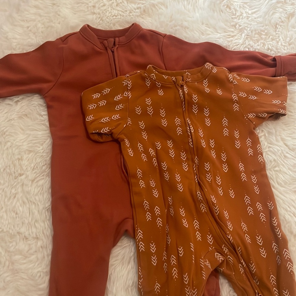 Baby pajamas with 2 way zipper and mittens